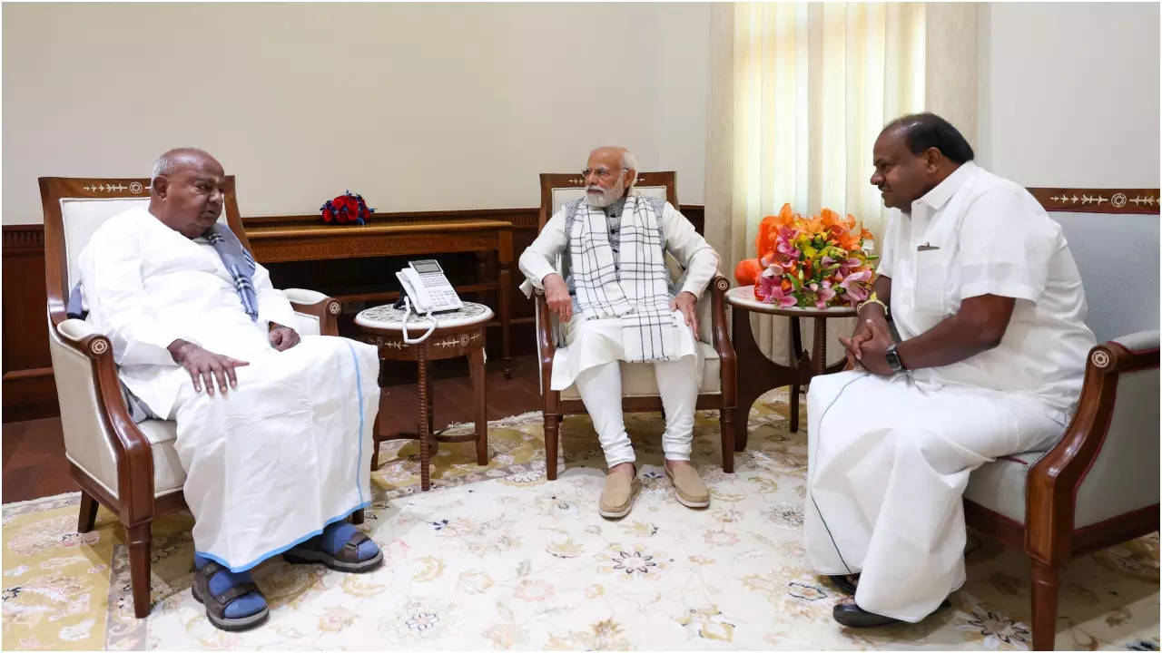 HD Deve Gowda meets PM Modi