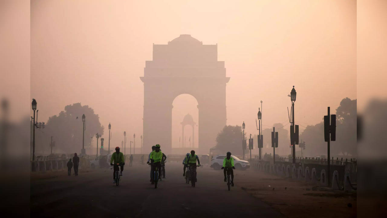 Delhi Weather Update IMD Predicts Heavy Fog in Delhi from 25 to 28 December