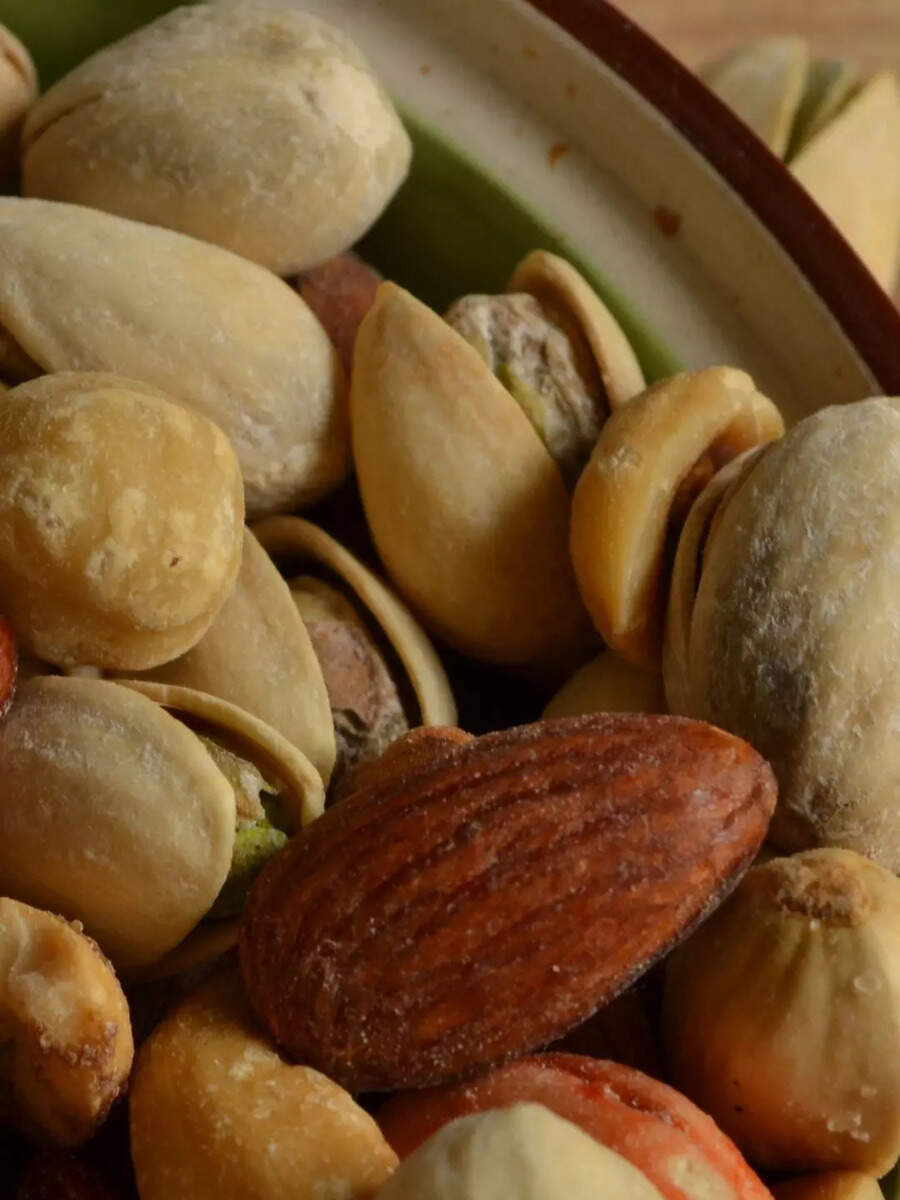 Eating Pistachio can be more beneficial than almonds in winter