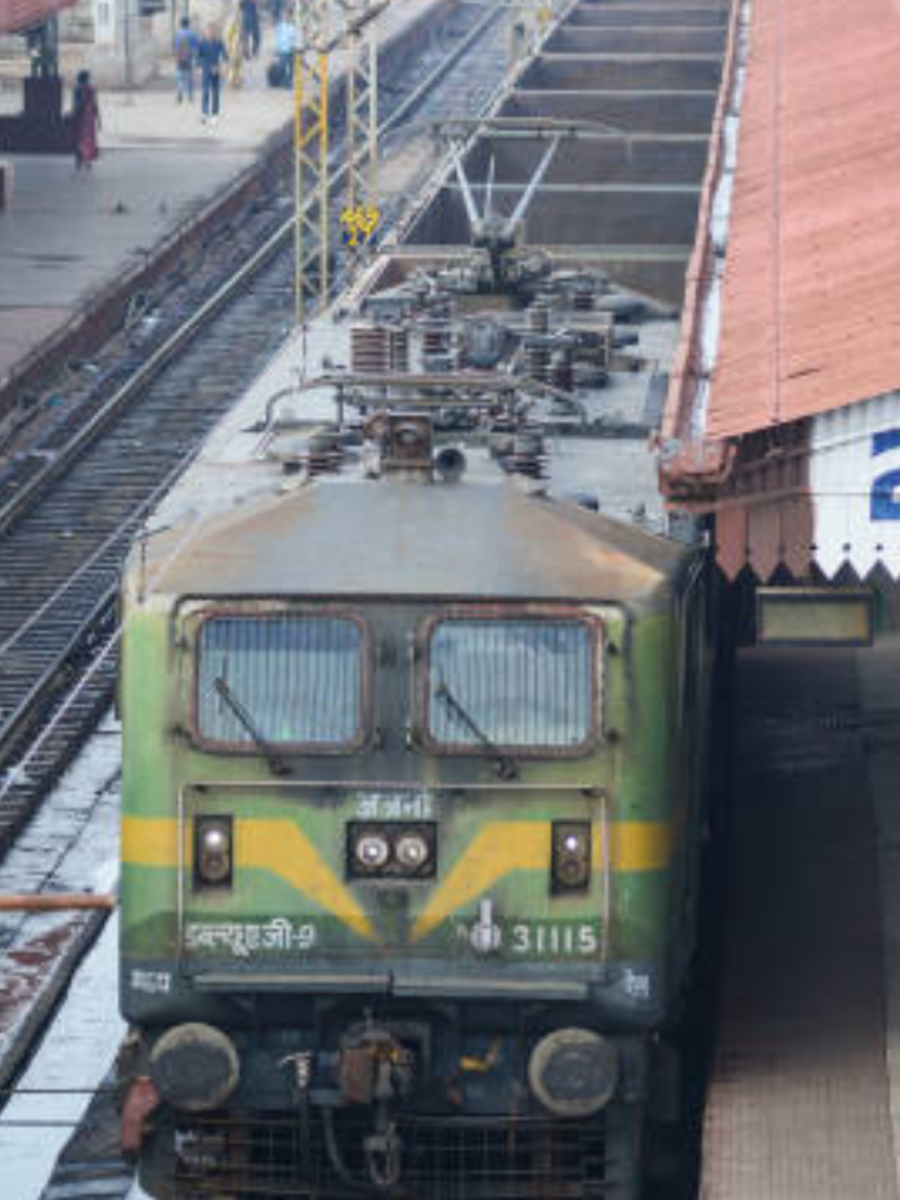 indian-railway-oldest-train-of-india-route-delhi-from-lahore-here-is