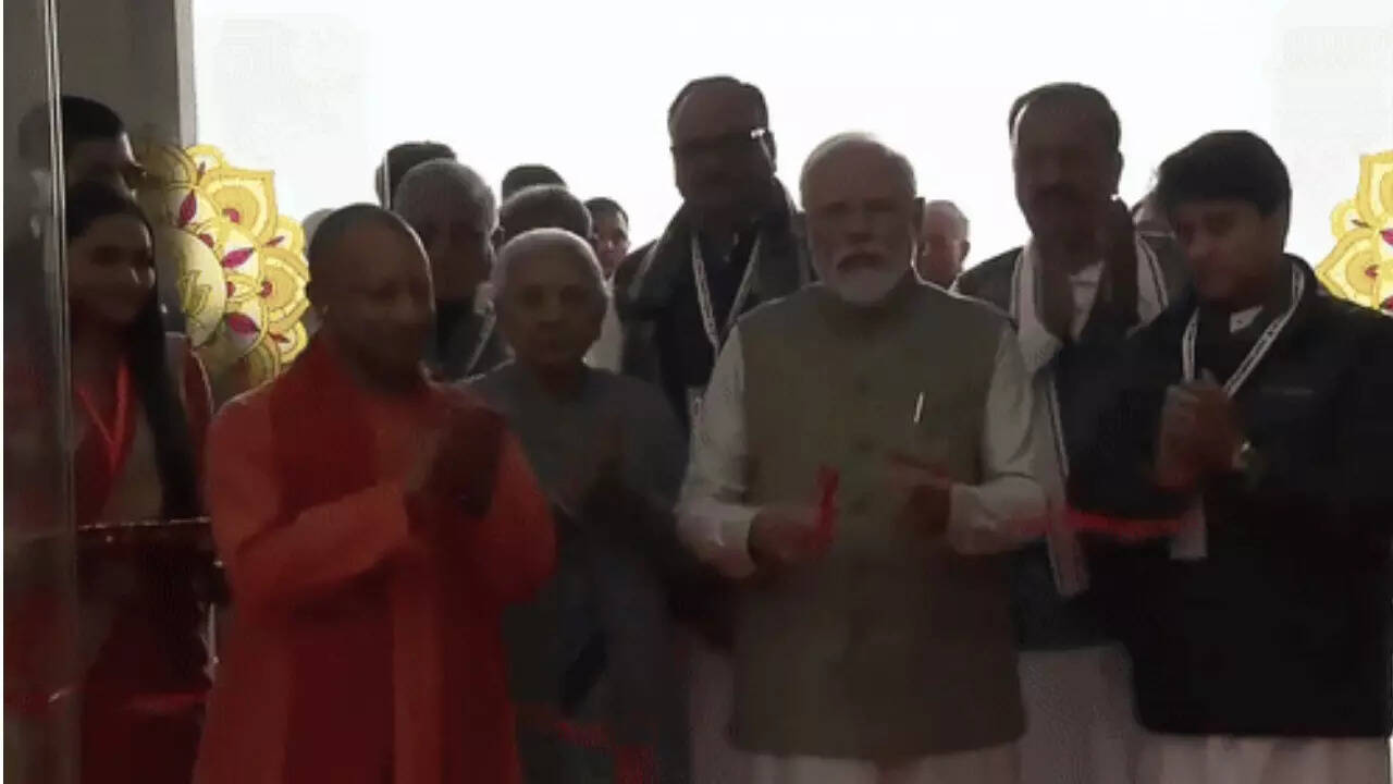 PM Modi At Ayodhya Airport