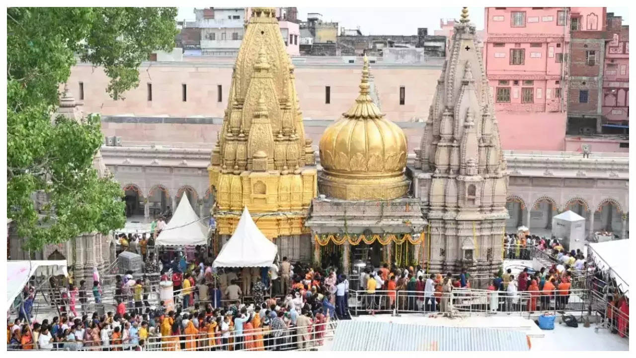 Devotees at Kashi Vishwanath Temple