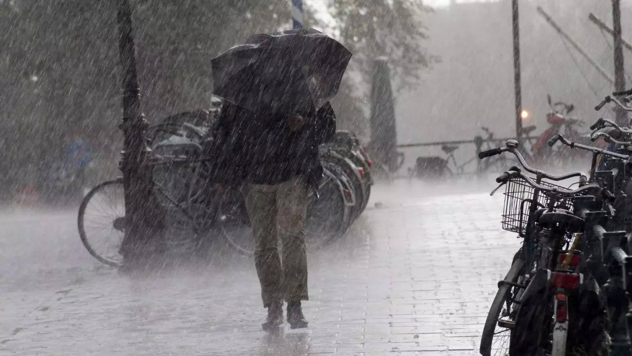 Kanpur Weather Forecast Raining with Loud Thunder Seen in City