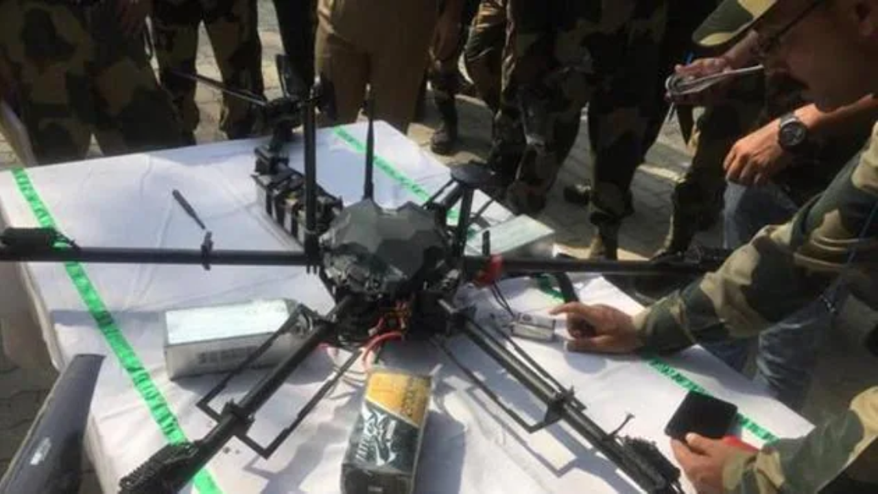 Drone pak border