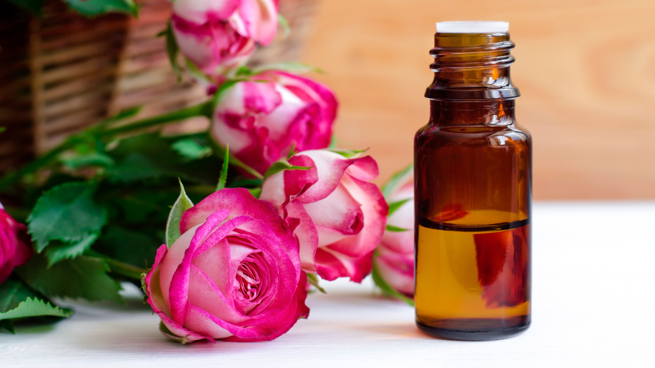 Gulab Jal Benefits, rosewater benefits, gulab jal for eyes