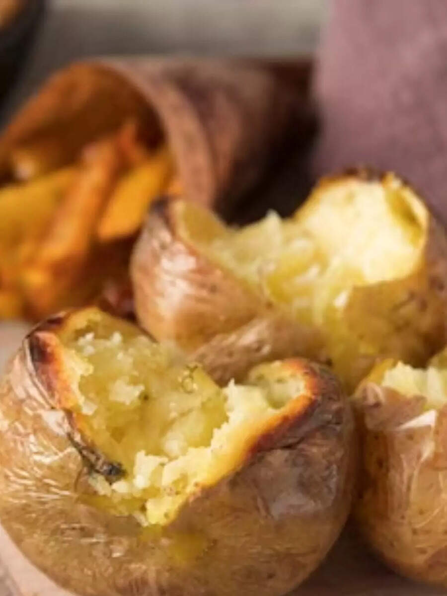 Benefits of eating Roasted potatoes भाजलेले बटाटे खाण्याचे फायदे