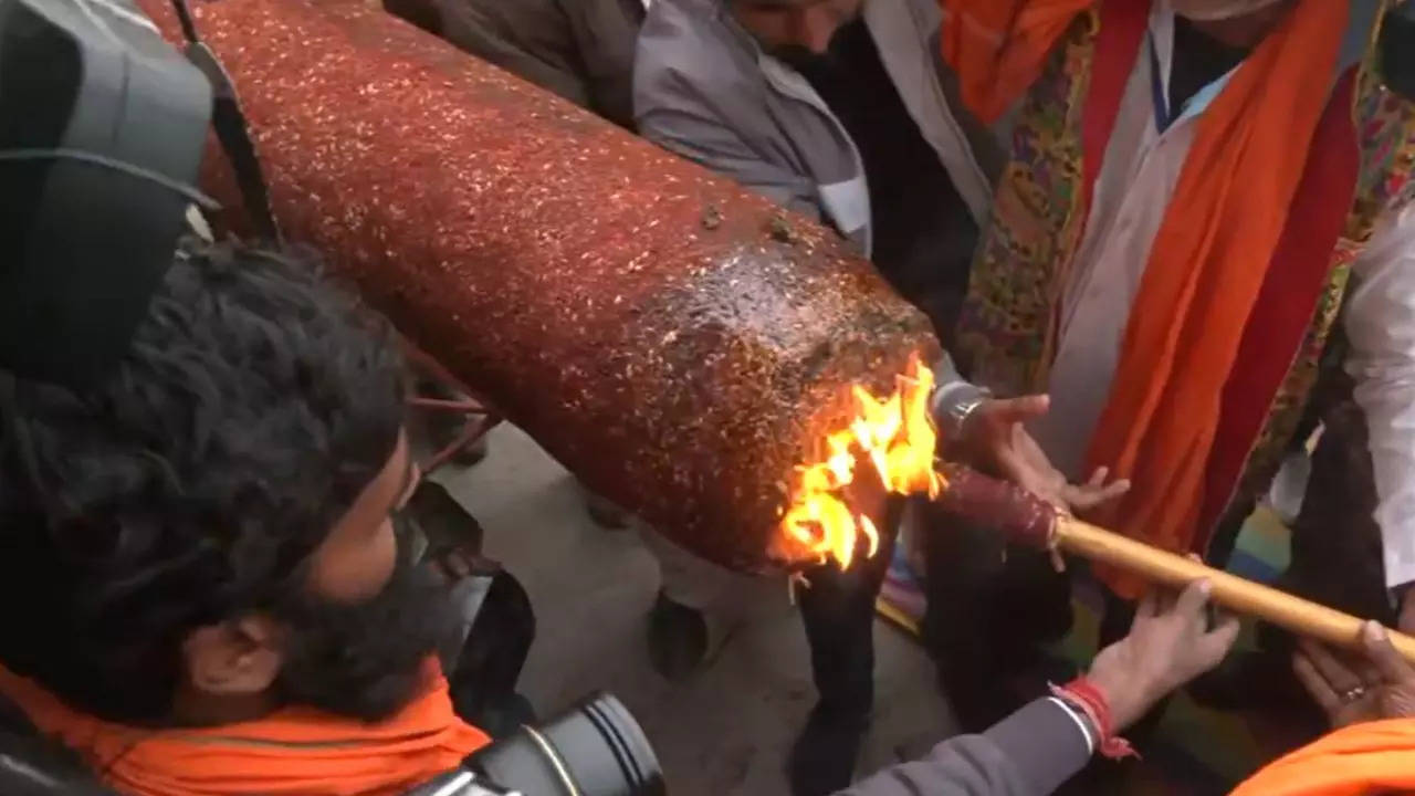 Ram Mandir Pran Pratishtha 108 Meter Long Agarbatti Reached and Lit in Ayodhya