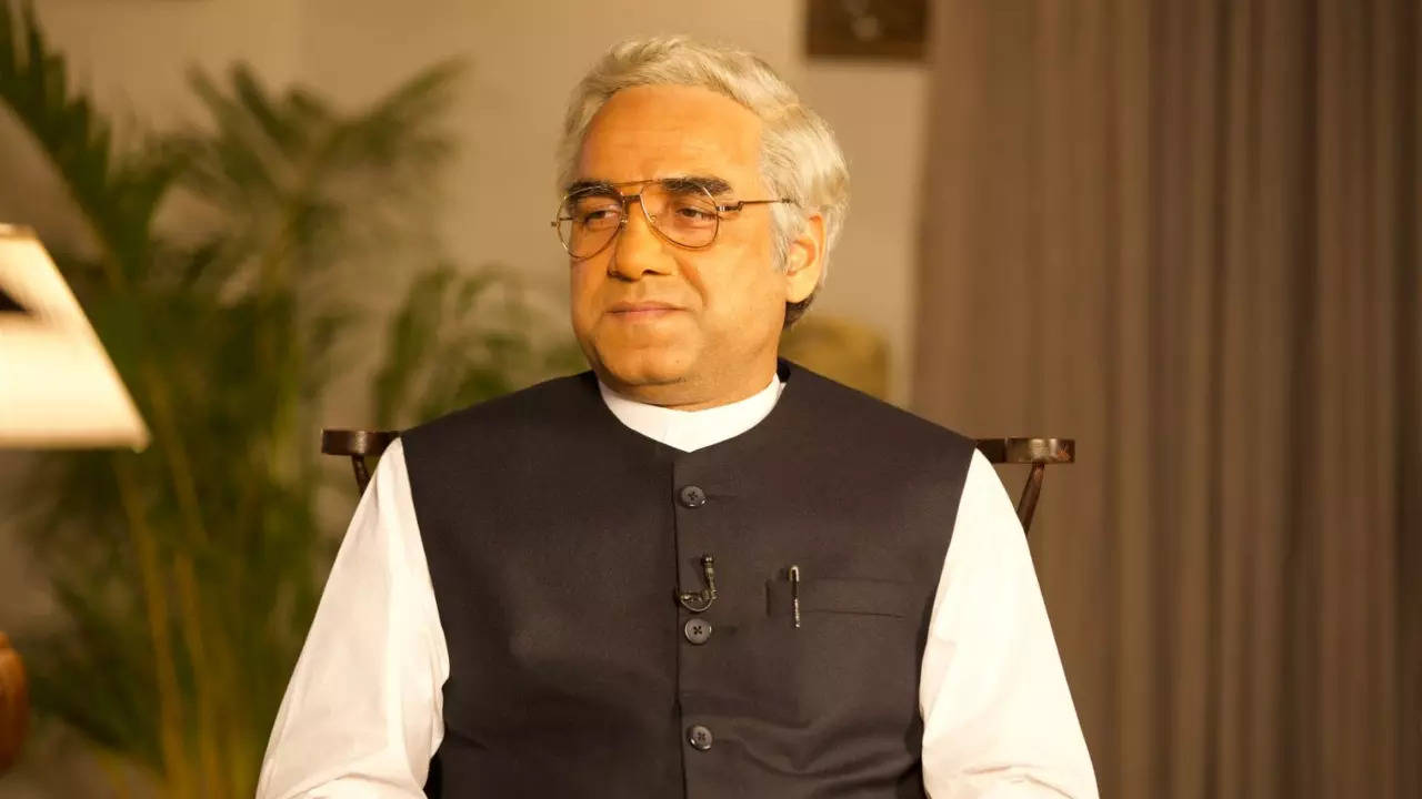 Main Atal Hoon Movie Review: Pankaj Tripathi-Led Biopic Reads More Like A History Lesson On Late PM