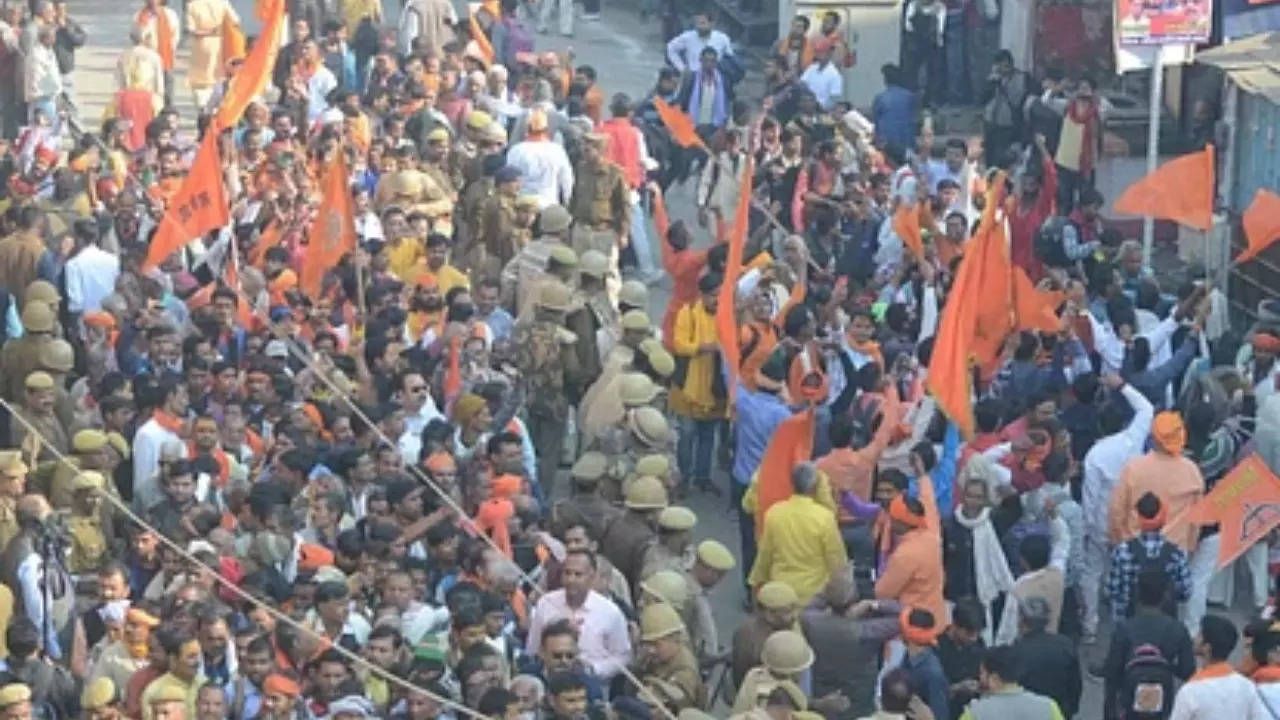 Huge crowd outside ram mandir