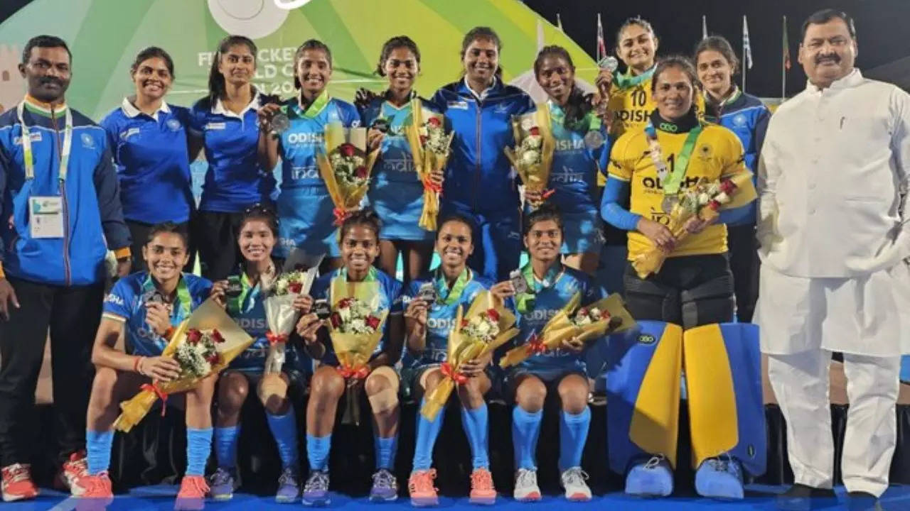 Indian team, Indian Hockey team, Indian Womens Hockey team, Indian team lost to Netherlands, Hockey 5 Womens World Cup final, Hockey 5 Womens World Cup, Hockey 5 Womens World Cup 2024 final, Hockey 5 Womens World Cup 2024, Hockey News, Hockey News Hindi, Hockey News in HIndi, Sports News in Hindi,