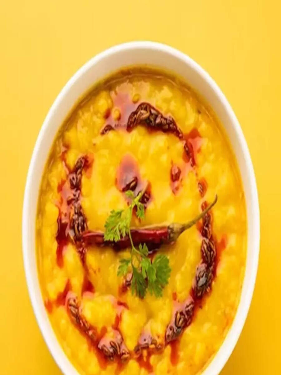 easy dal tadka recipe at home in marathi दाल तडका नक्की बनवतात कसा