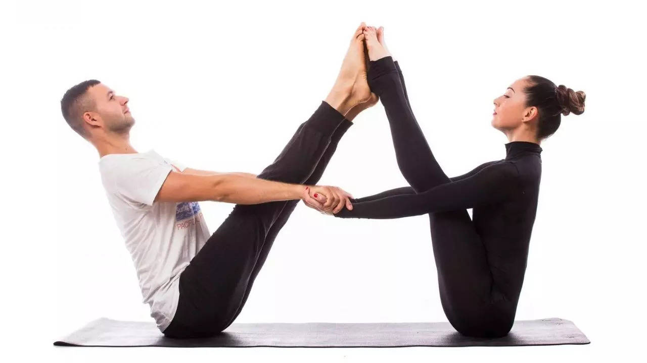 7 Yoga Poses for Two People (Partners, Besties and More)