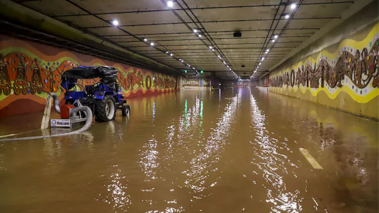 pragati maidan tunnel