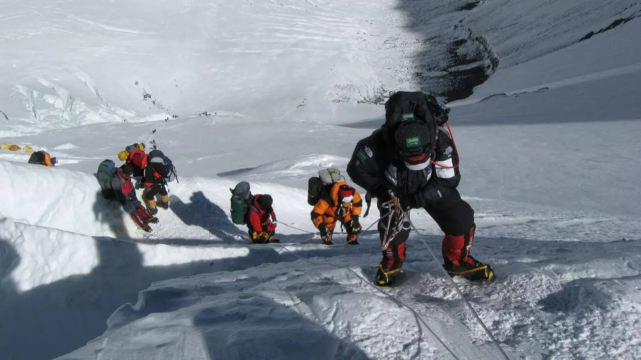 mount everest poop