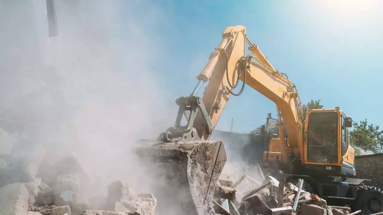 MCD Demolished 131 Illegal Constructions in Delhi