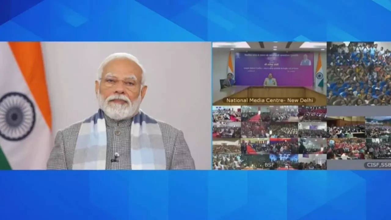 Rozgar Mela: पीएम मोदी ने रोजगार मेले में 1 लाख से अधिक युवाओं को बांटे नियुक्ति पत्र, कही ये बात