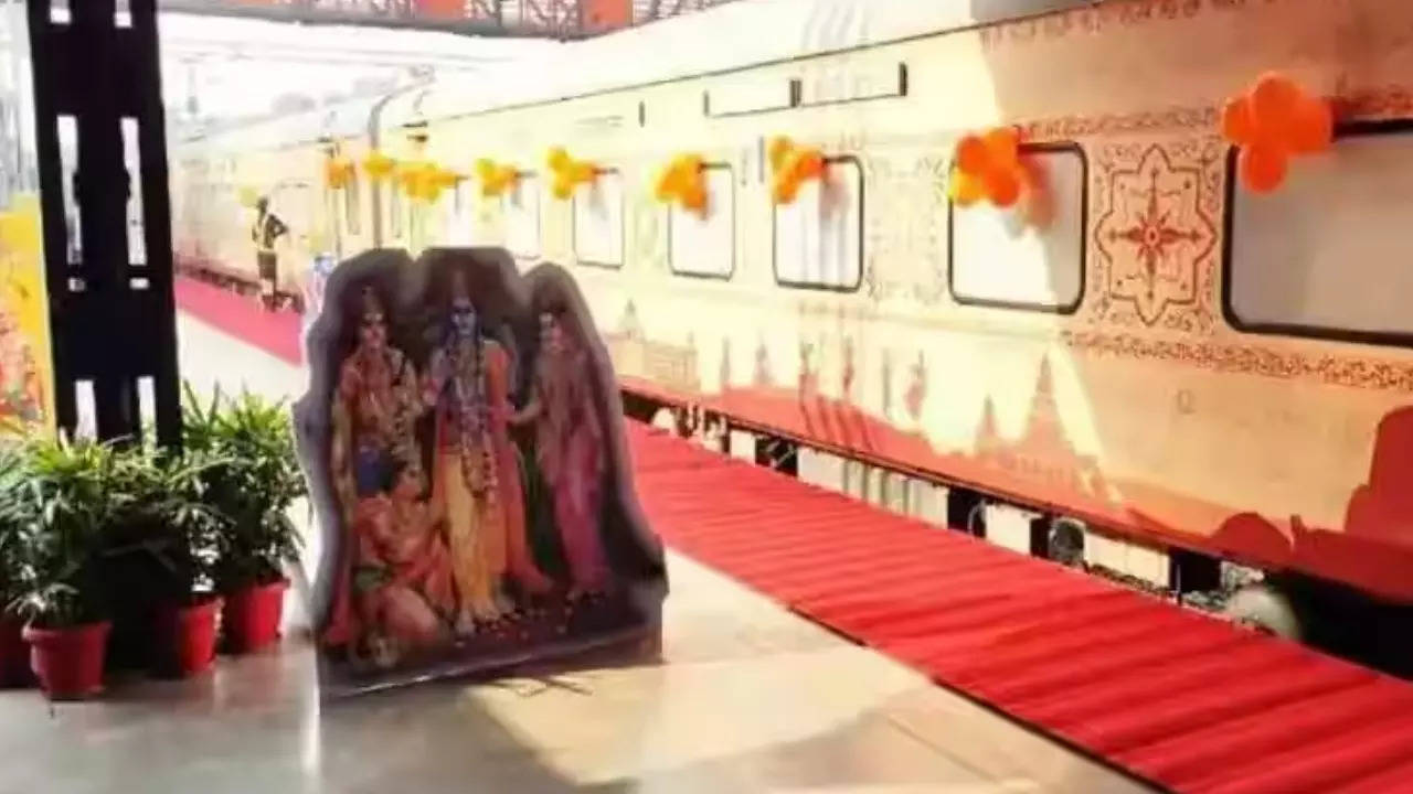 Surat to Ayodhya Aastha Express Train