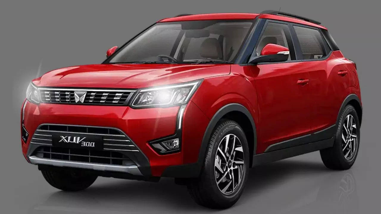 Mahindra XUV300 Stock Clearance Offers