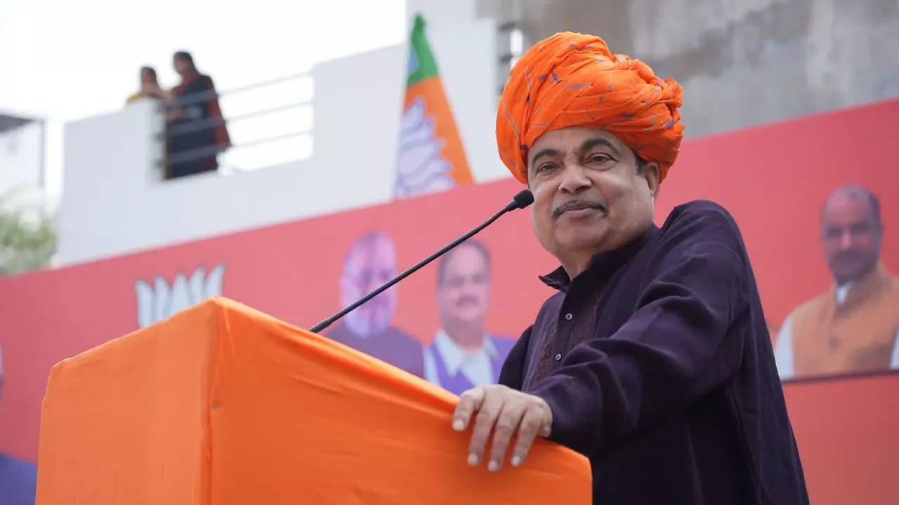 nitin gadkari idol