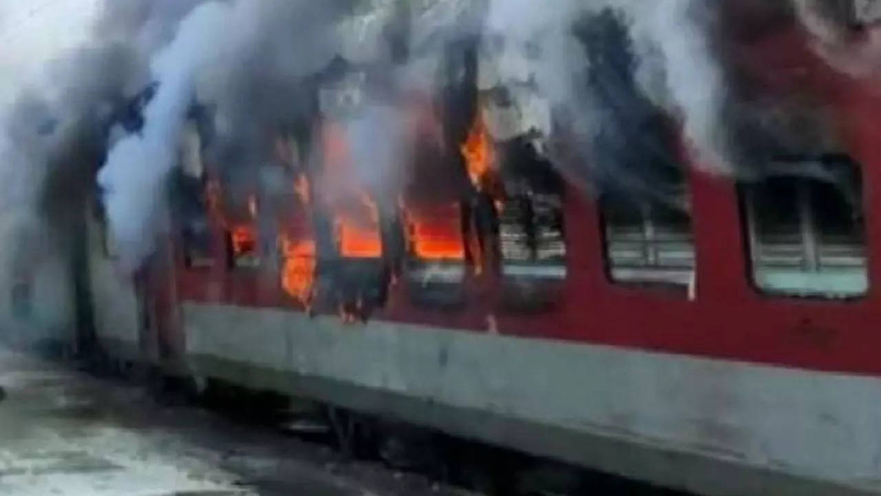 shalimar udaipur express fire