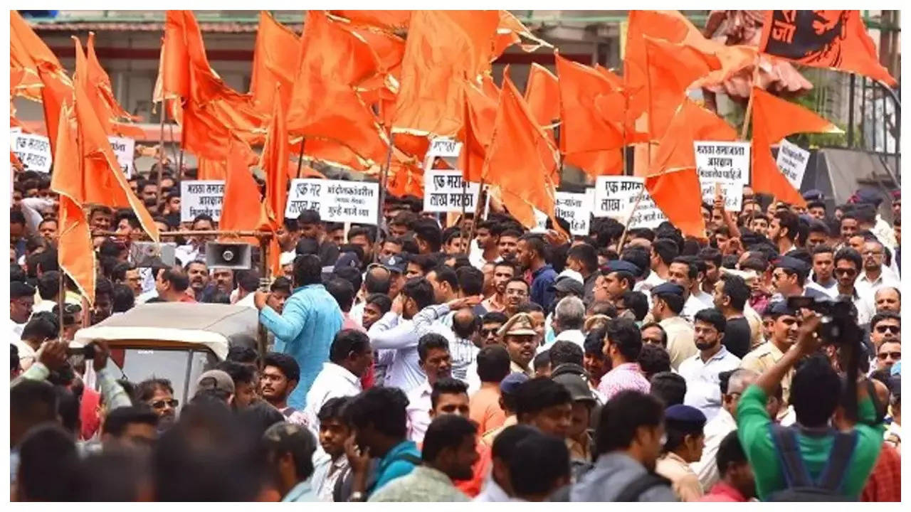 Maratha Reservation Bill: मराठा आरक्षण विधेयक सर्वसम्मति से पास, शिक्षा और नौकरियों में मिलेगा 10% रिजर्वेशन