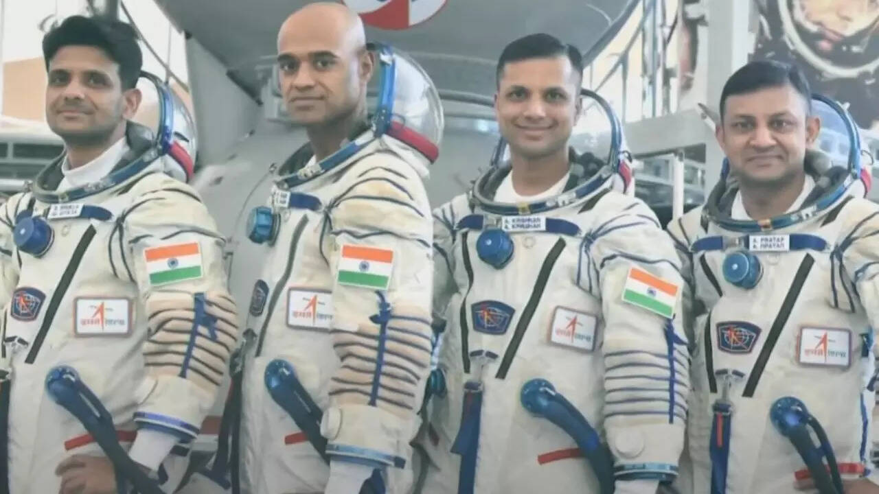 pm Modi announced names of ISRO Gaganyaan Astronauts: भारत के पहले मानव अंतरिक्ष मिशन के तहत अंतरिक्ष में तिरंगा लहराएंगे ये चार एस्ट्रोनॉट