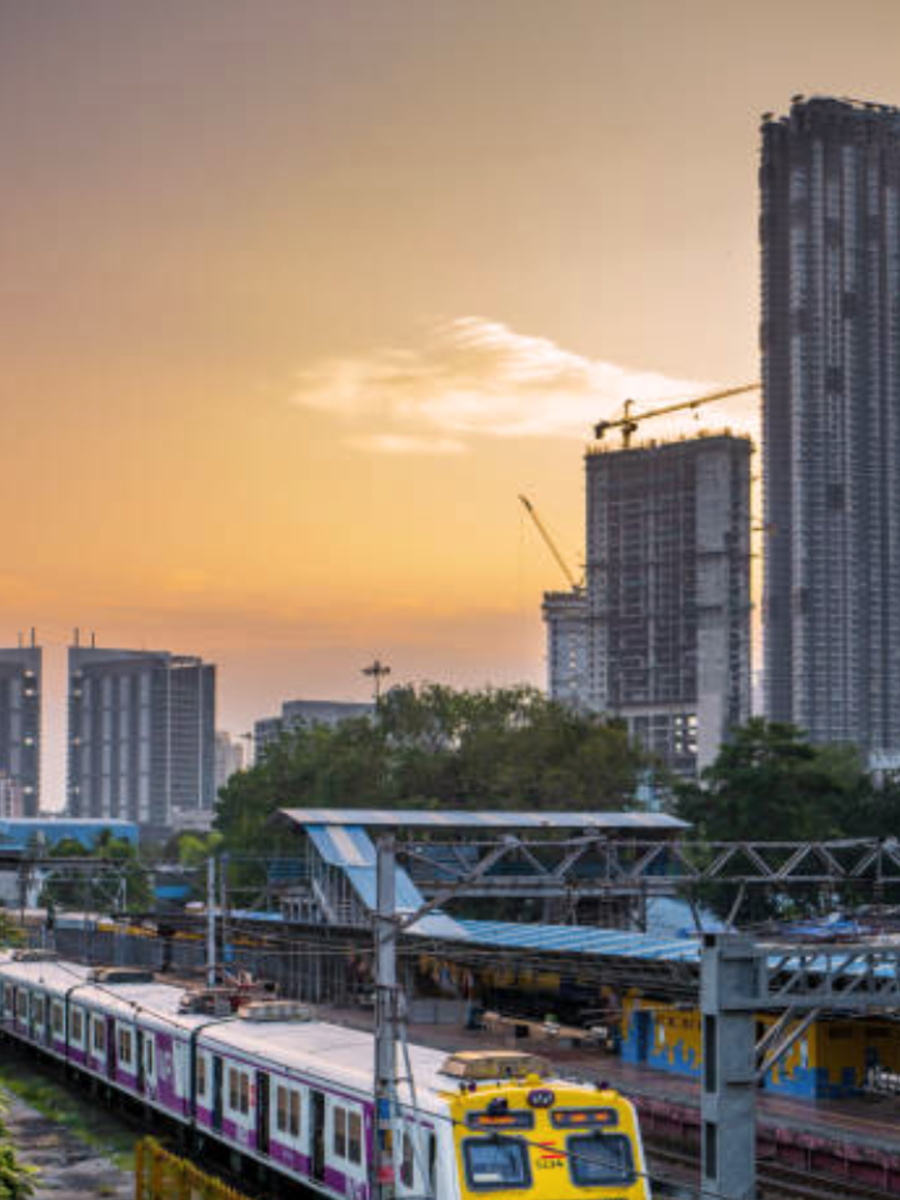 Habibganj is First Private Railway Station in India Rani Kamalapati