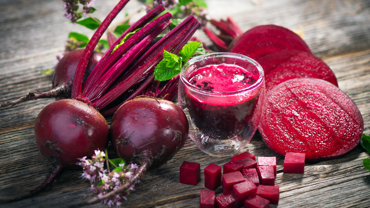 Beetroot juice benefits, nita ambani weight loss juice, chukandar ke fayde