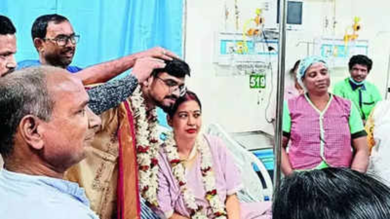 ​bride wedding in hospital ward, bride marriage in hospital, viral news, durgapur news, hindi news, times now navbharat