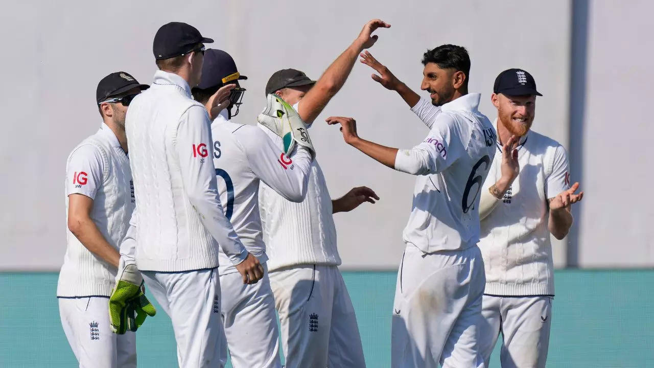 Shoaib Bashir, India vs England, Shoaib Bashir, Shoaib Bashir England, five-wicket haul for Shoaib Bashir, Shoaib Bashir takes 2nd five-wicket haul, Shoaib Bashir becomes first england bowler to take 2 five-wicket hauls in tests before turning 21, Shoaib Bashir vs India in Tests, 5 for 173 runs in 5th Test for Shoaib Bashir, Cricket News, Cricket News Today, Cricket News in Hindi, Sports News in Hindi,