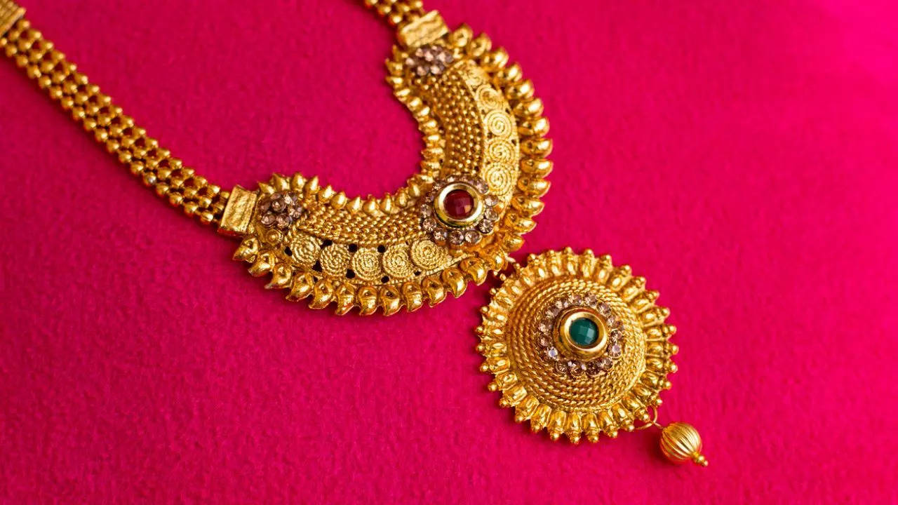 Gold, Silver Price Today 12th March 2024- Check 18, 22, 24 Carat Sone ka  Bhav Aaj Ka: सोना रिकॉर्ड तोड़ महंगा, चांदी का है ये हाल, जानिए आपके शहर  में क्या है