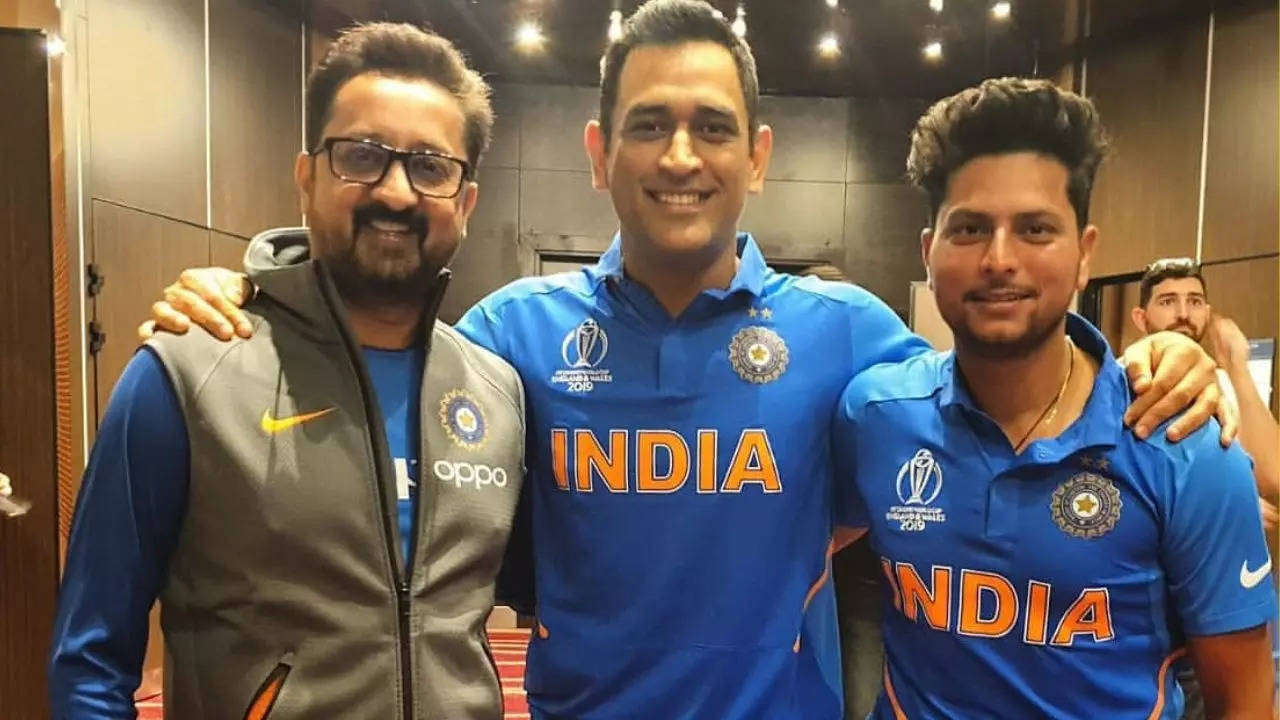 ms dhoni with kuldeep Yadav