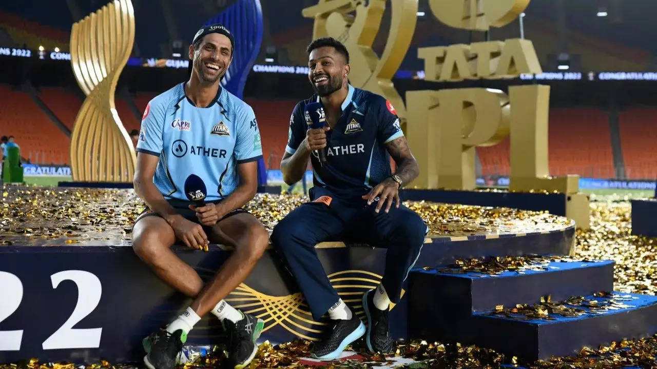 HARDIK PANDYA With Ashish Nehra