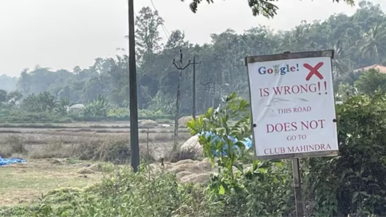 ​Google Maps, Google is Wrong on this road, Karnataka Sign Board Viral, Kodagu Viral Sign Board, Viral News, News in Hindi, Viral