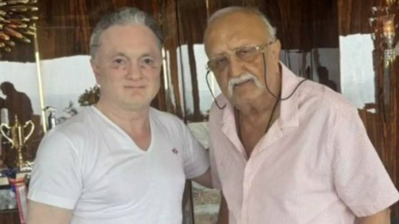 Gautam Singhania, Vijaypat Singhania