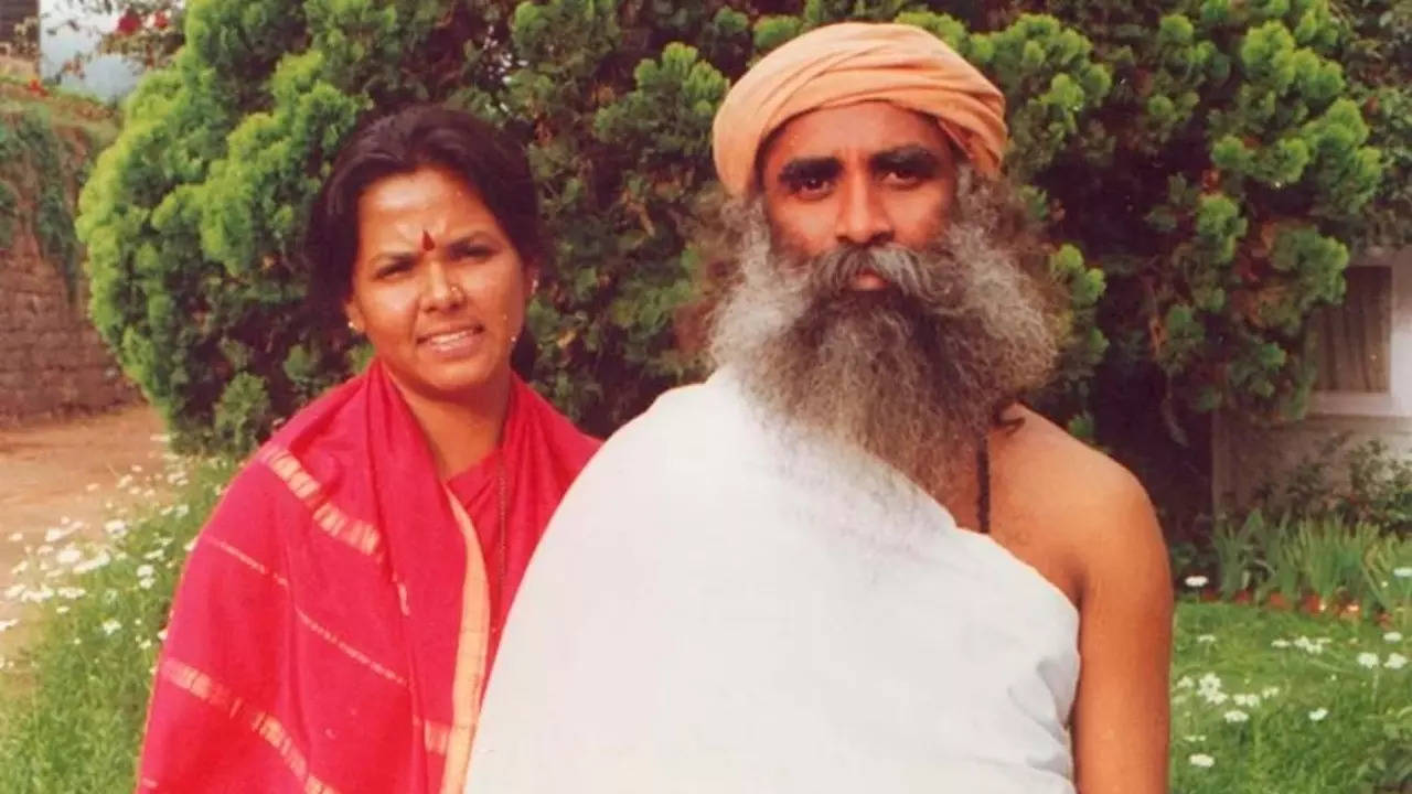 Jaggi Vasudev Wife.