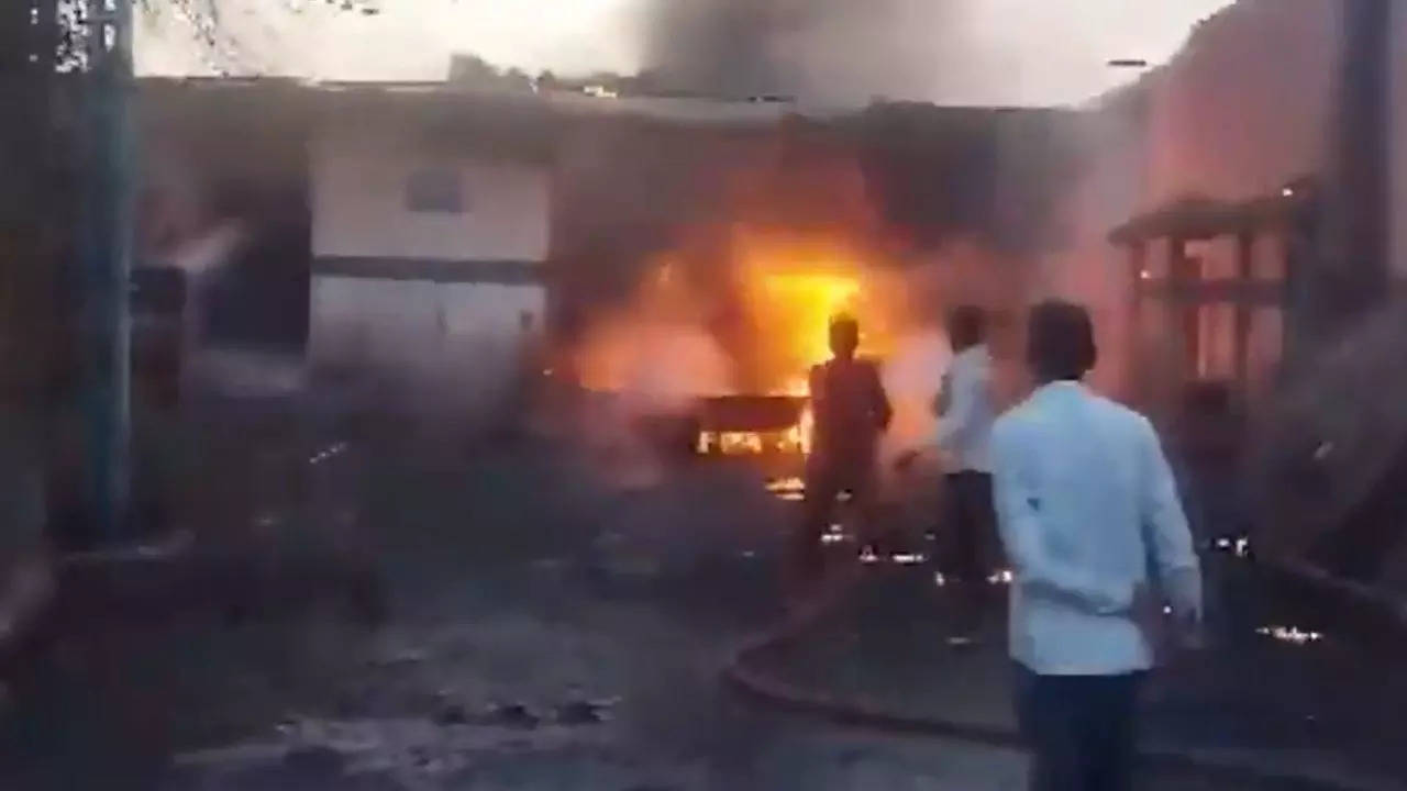 Massive fire broke out in illegal chemical factory in Jaipur