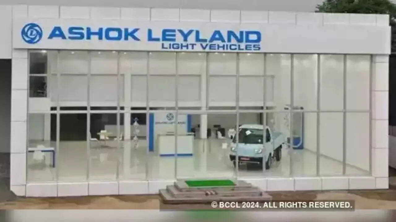 Ashok Leyland Share Price: अशोक लीलैंड ने की ₹4.95 के डिविडेंड की घोषणा, शेयर में 2 फीसदी का दिखा उछाल