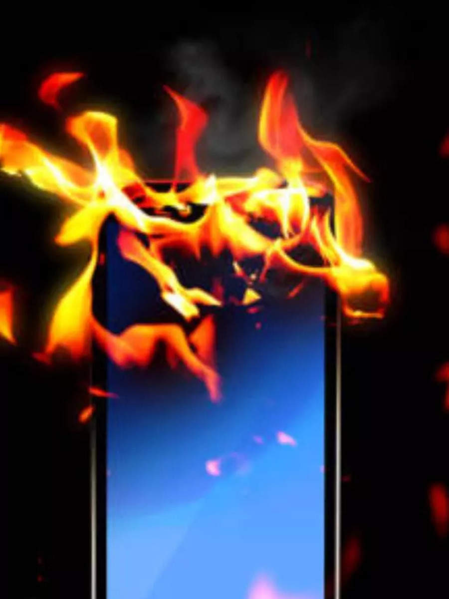 Why mobile phones Blast know the reasons and mistakes | Times Now Navbharat