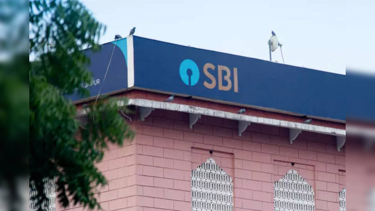 SBI Share Price Target 2024,2025: डेबिट कार्ड चार्ज बढ़ाने का PSU स्टॉक के शेयर पर क्या पड़ेगा असर? जानें कैसे रहे पिछले रिटर्न