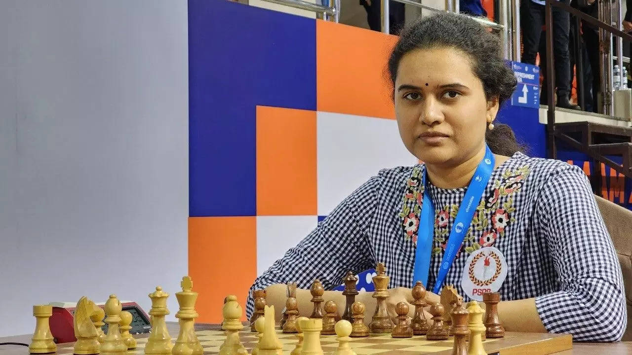 Koneru Humpy, Koneru Humpy, GM Koneru Humpy, Koneru Humpy lead Indian challenge, Koneru Humpy Women Candidates Tournament, Women Candidates Tournament 2024, Women Candidates Tournament At Toronto, Chess News, Chess News in Hindi, Sports News in Hindi,