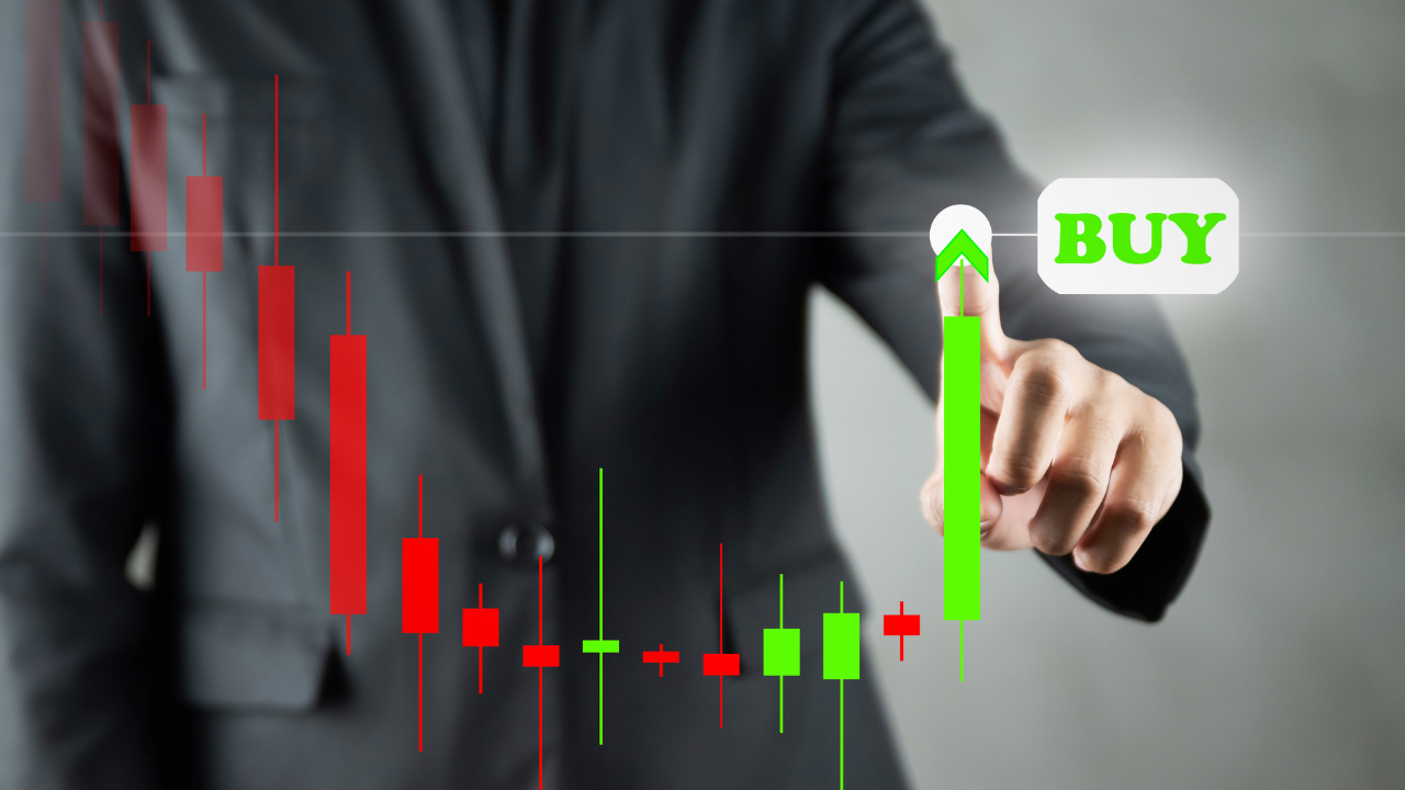 Hot Stocks: इन 3 स्टॉक में 45 फीसदी तक दिख सकती है तेजी, जानें एक्सपर्ट ने कितना दिया टारगेट