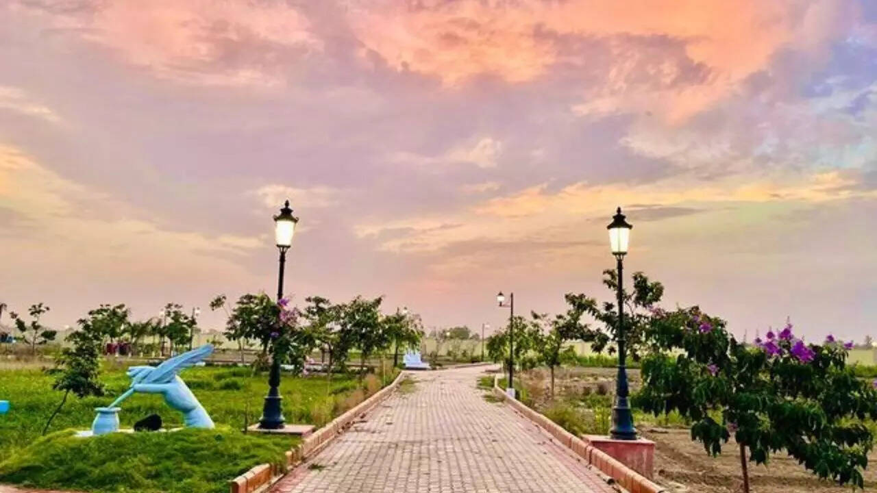 Kumar Vishwas Luxurious House in Hometown Kumar Vishwas Luxurious