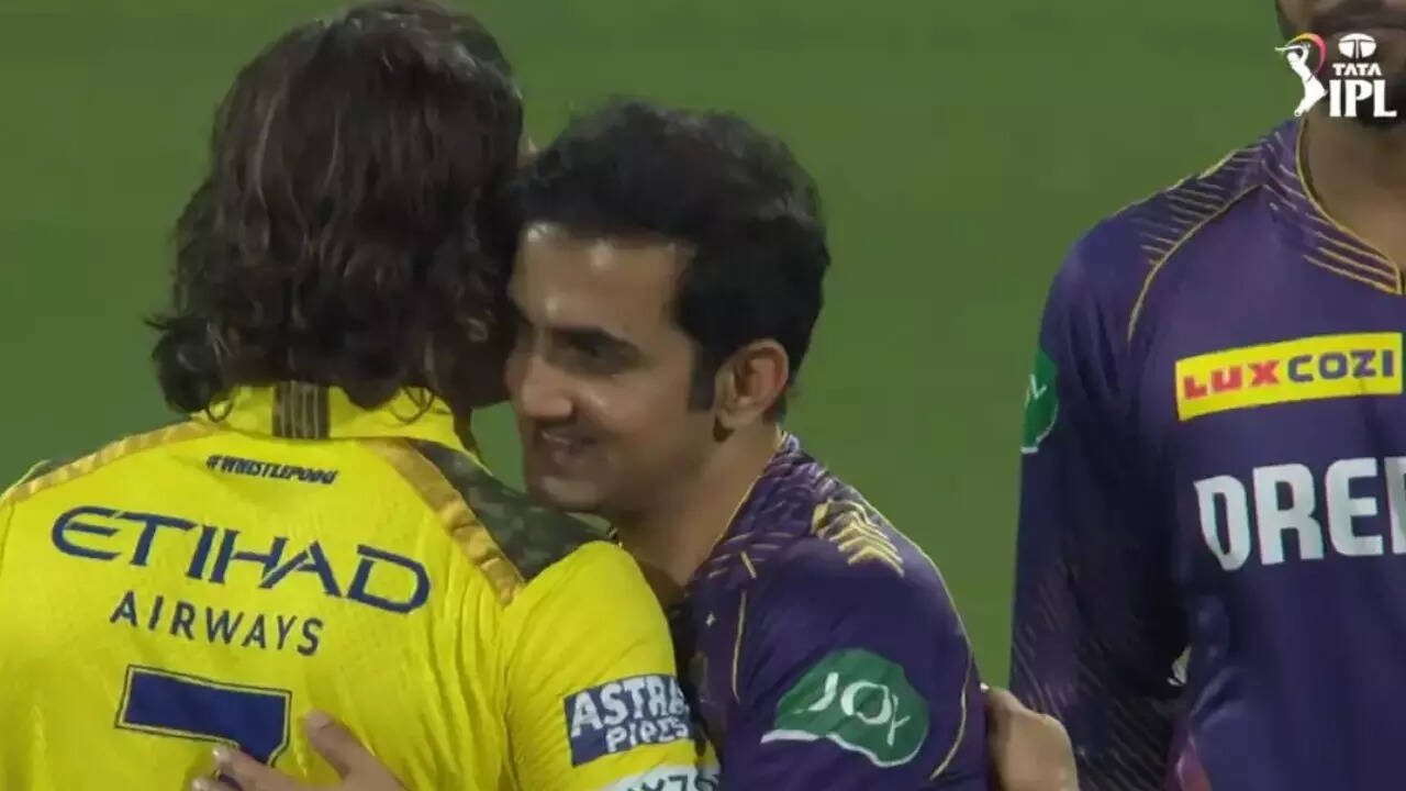 Gautam Gambhir Hugs MS Dhoni