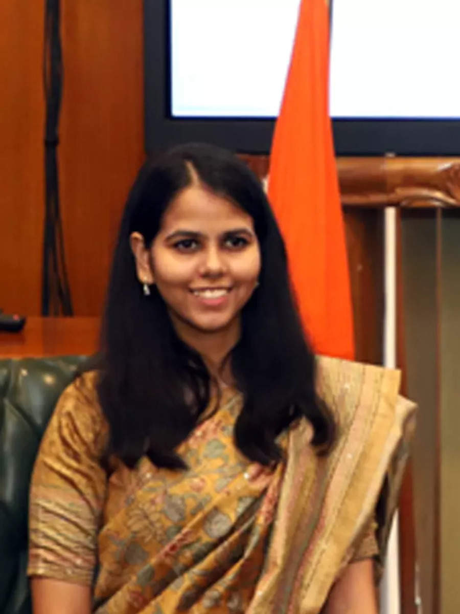 UPSC CSE Result 2023 Meet IAS Ishita Kishore Last year topper and her ...