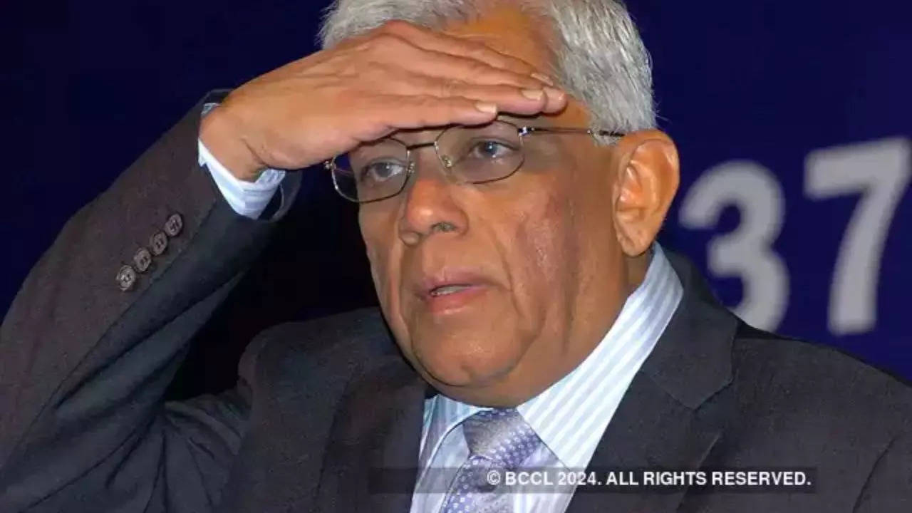 HDFC Life Insurance, Deepak S Parekh Resignation