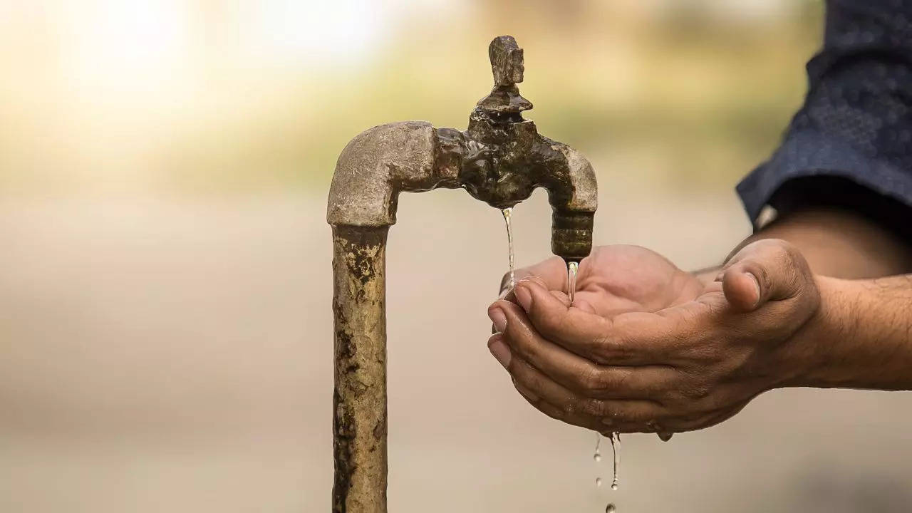 People are facing power cuts and water shortages amid rising heat in Vasai Virar Mumbai