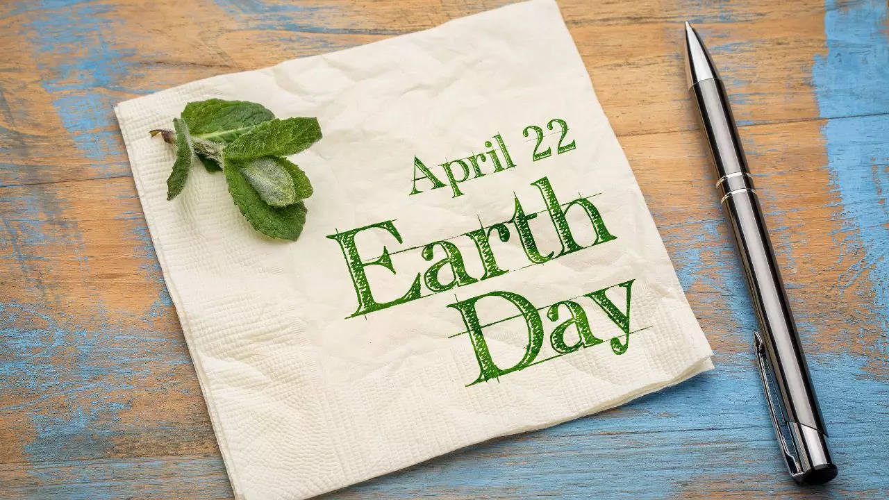 World Earth Day 2024 Wishes images, Messages, Quotes, GIF, Greetings, Poster In Hindi 