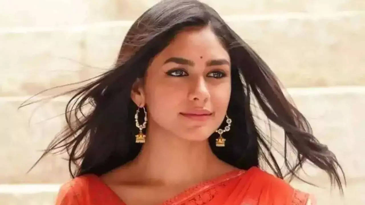 mrunal thakur