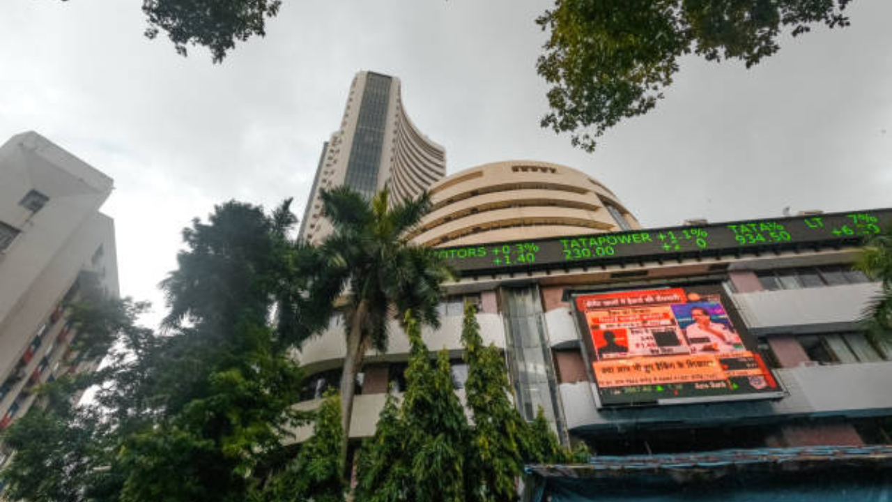 Market valuation: छह सबसे मूल्यवान कंपनियों का मार्केट 1.30 लाख करोड़ रुपये बढ़ा, जानें किसका कितना बढ़ा